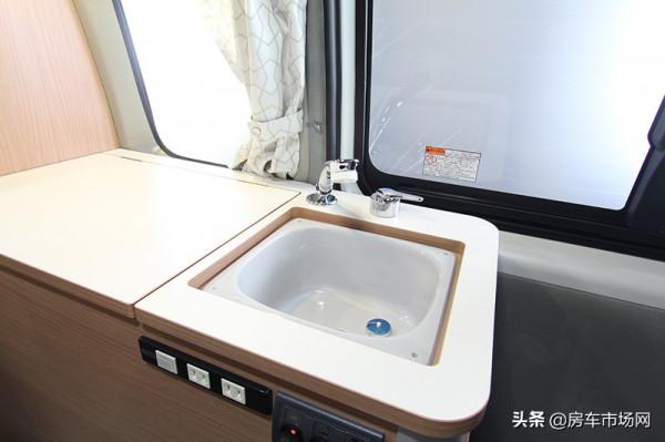 豐田海獅小麵包改房車，巧拼床睡4人，6速自動擋能選四驅