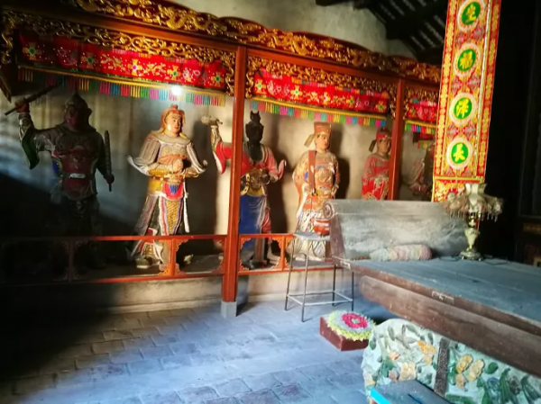 雷州有座千年古祠，全國罕見的五代石人石狗