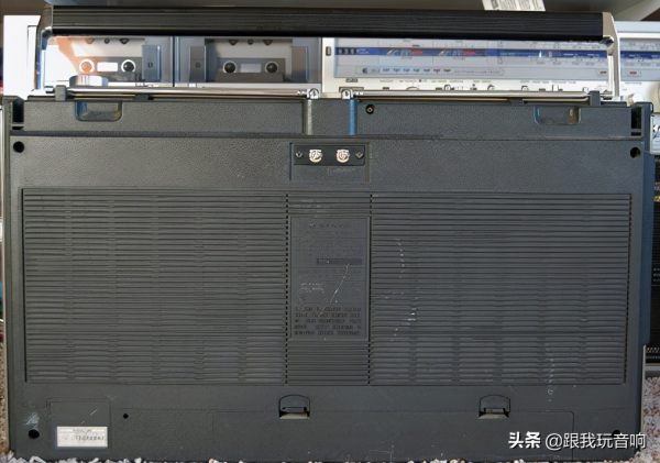 三洋sanyo 4波段收音機,單卡帶四喇叭收錄機音響 M9994 三洋sanyo 4波段收音機,單卡帶四喇叭收錄機音響 M9994