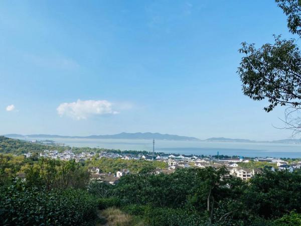 東山小憩，拾隅為家