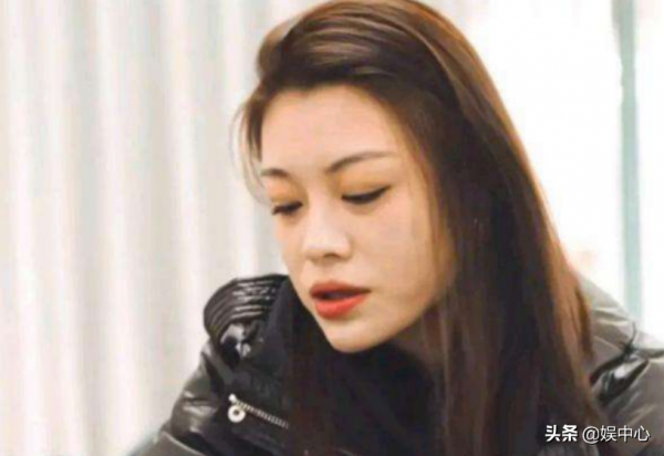 葛芸婕創業成功，直播帶貨受眾人好評，開400萬的豪車