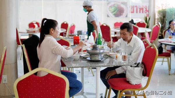 中國人在泰國生活，慕名來吃曼谷的中餐廳，一隻滷鵝傳了四代人