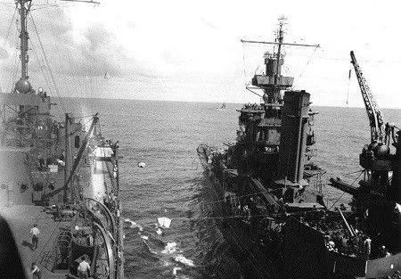 美軍在海戰中第一次，也是唯一一次自殺式衝鋒，日軍艦被當場炸飛