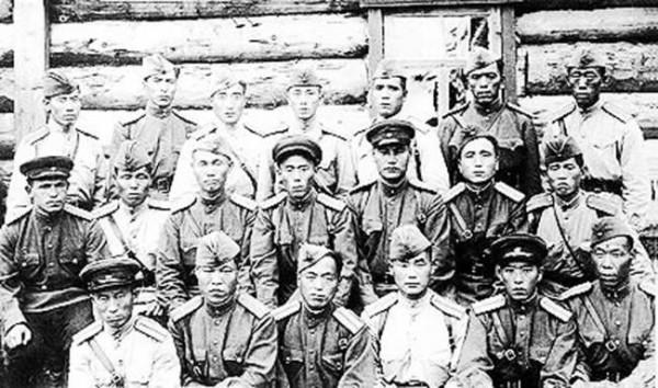 金日成訪華時，被我國少將突然摟住脖子，少將：老金，你怎麼來了