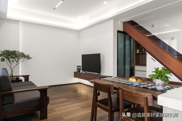 開放洄游動線串聯起的90㎡複式三居,讓光灑滿各個角落 開放洄游動線串聯起的90㎡複式三居,讓光灑滿各個角落