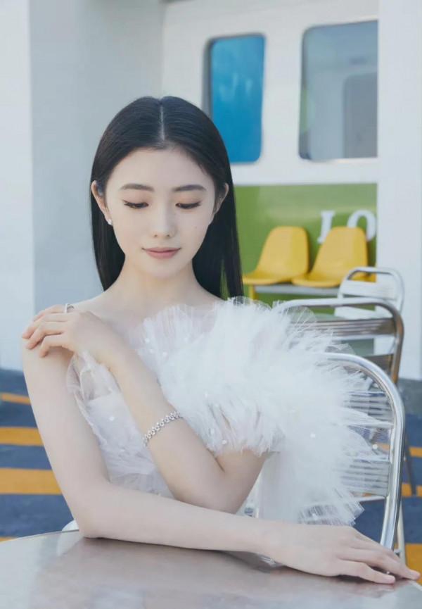 大家在金雞獎紅毯上的造型，你們更喜歡誰的呢？