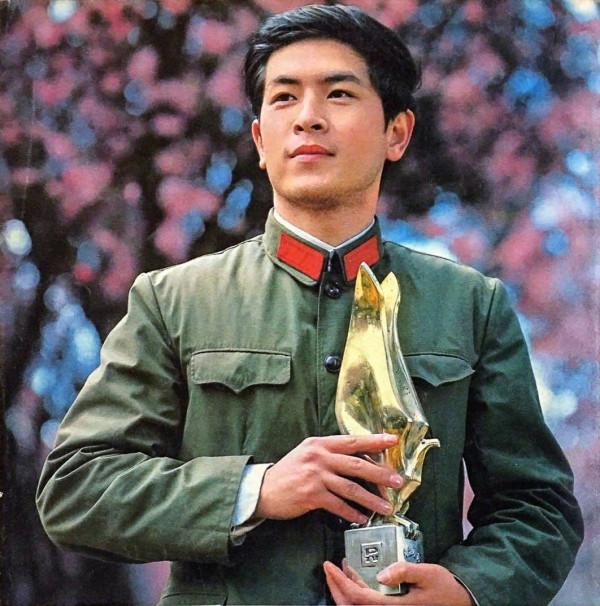老照片：46位80年代明星軍裝照 龔雪 葛優 劉曉慶 李秀明 遲志強 傅藝偉