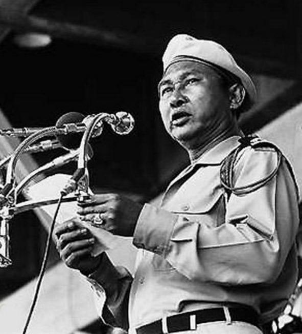 朗諾首相以膚色黑為榮,這一點他恐怕不如韓桑林 朗諾首相以膚色黑為榮,這一點他恐怕不如韓桑林