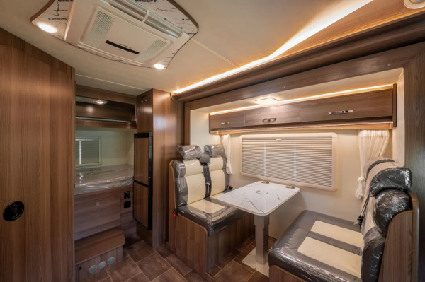 大水大電＋全車高配 誰能有此名號？鳳凰依維柯雙拓展C型請求出戰