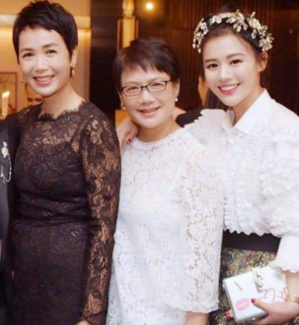 鮮為人知的明星親戚,陳慧琳叔叔無人敢惹,騰格爾玲花關係不一般 鮮為人知的明星親戚,陳慧琳叔叔無人敢惹,騰格爾玲花關係不一般