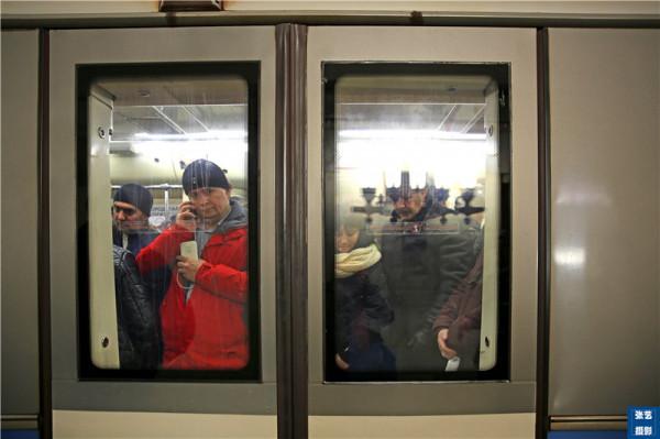 俄羅斯莫斯科旅行，不要錯過參觀宮殿般令人驚豔的地鐵