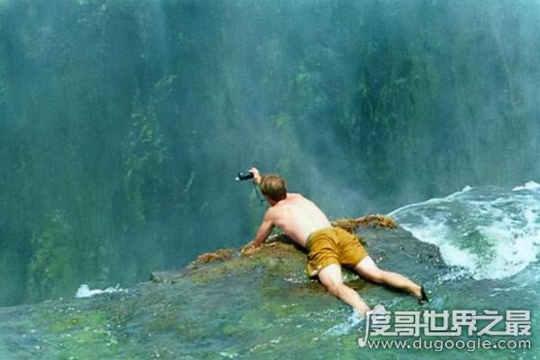 世界上最危險的游泳池,懸崖邊的魔鬼游泳池(110米) 世界上最危險的游泳池,懸崖邊的魔鬼游泳池(110米)