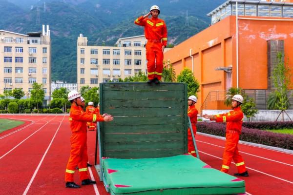 這堂“開學第一課”，是由“藍朋友”上的！