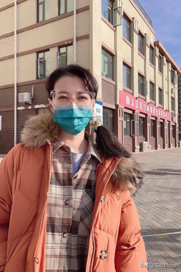 周海媚新發型似“整容”,穿羽絨服淡定打針,出門扎馬尾回頭率高 周海媚新發型似“整容”,穿羽絨服淡定打針,出門扎馬尾回頭率高