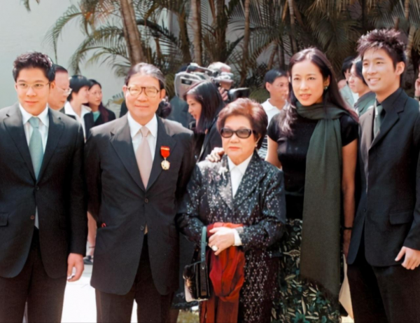 50歲朱玲玲二嫁豪門，離開霍家時，為何她一分錢未要？原因有四點