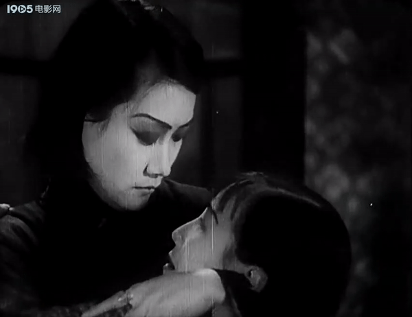 18歲出道,首演繁漪,因拍戲懷孕遭男友拋棄,53歲含恨離世 18歲出道,首演繁漪,因拍戲懷孕遭男友拋棄,53歲含恨離世