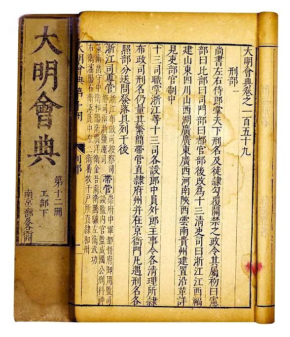 紀年銘文-明磁州窯褐地劃“永樂貳拾壹年”花卉紋梅瓶影象研析