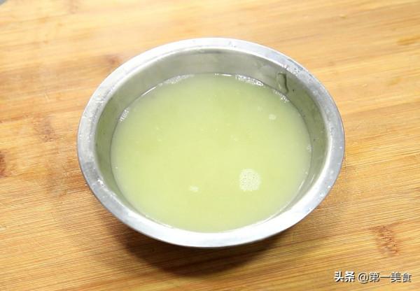 雞肉鮮嫩有竅門，不要直接下鍋炒，多加這一步，肉質滑嫩又酸辣