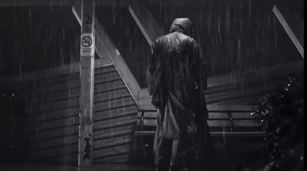 一部黑白電影，充滿腐爛肉香