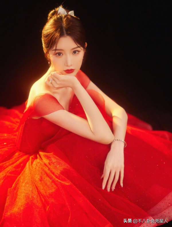 央視元宵女星PK：毛曉彤贏了金晨，萬茜&OpenCurlyDoubleQuote;敗&rdquo;在服裝上