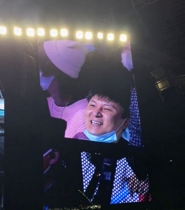 42歲朱楨現身薛之謙演唱會，身材發福認不出，二婚妻子被贊像倪妮