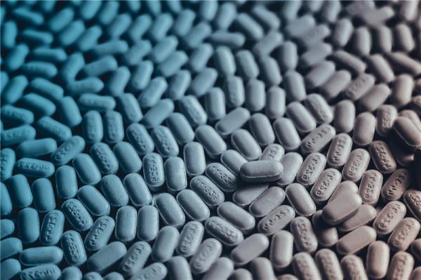 永珍警方抓獲一名馬來西亞籍毒販，攜帶 200 顆搖頭丸和一把手槍