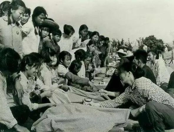 實事求是,客觀公正地看待那個時代 實事求是,客觀公正地看待那個時代