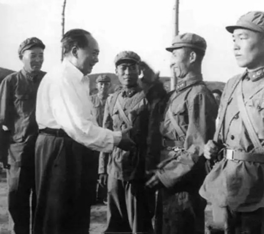 1967年李連慶回鄉被嘲笑:不要學你連慶叔,參軍17年還是個炊事員 1967年李連慶回鄉被嘲笑:不要學你連慶叔,參軍17年還是個炊事員