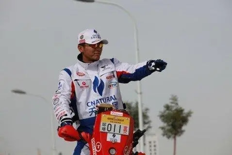 5位“賽車手”明星，林志穎一直活躍賽車圈，韓寒的成就無人能及