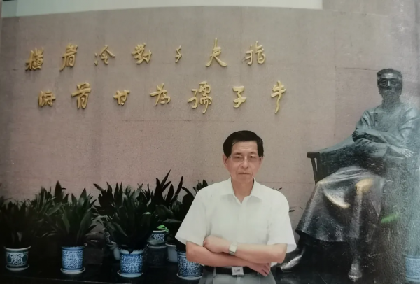 61年，他的人生是紅色的