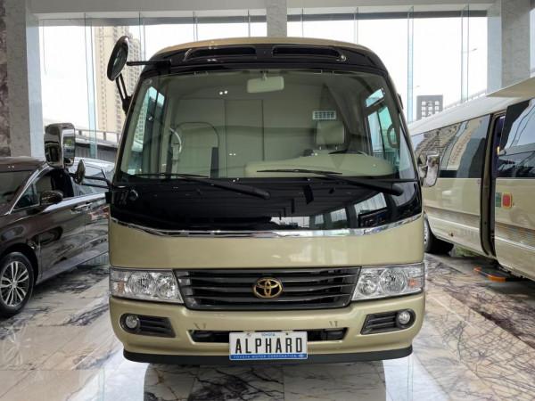 媲美百萬豪車的大佬座駕豐田考斯特