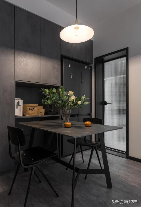 我買下了被同事挑剩下的一居室，他笑我無知，我卻如獲至寶