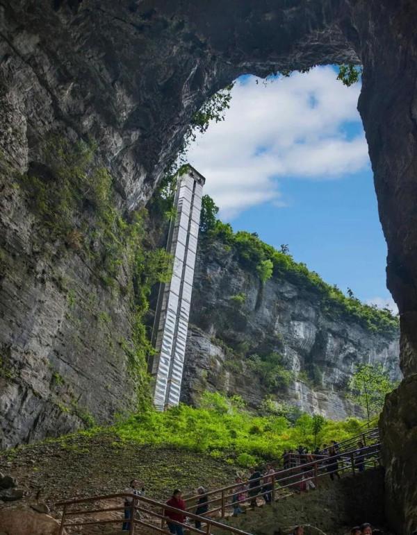 雄偉壯麗的天生三橋