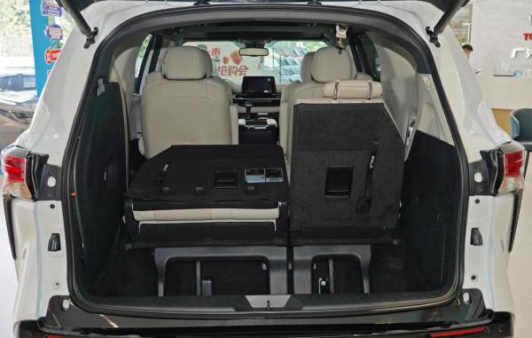 豐田賽那配置解讀，30萬~40萬級MPV王者，帶你瞭解這車實力表現