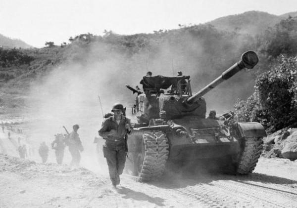 罕見!志願軍戰士用美國手錶換朝鮮農民的生豬,前線邊打邊吃豬肉 罕見!志願軍戰士用美國手錶換朝鮮農民的生豬,前線邊打邊吃豬肉