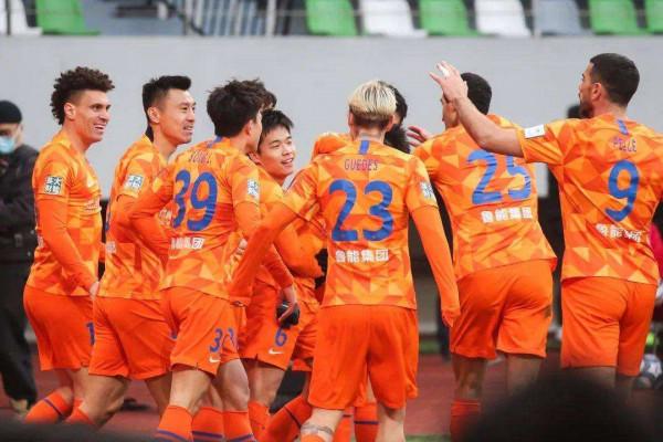 早上6點!資深媒體人做出爭議表態:中國足球成笑話,球迷吐槽聲一片