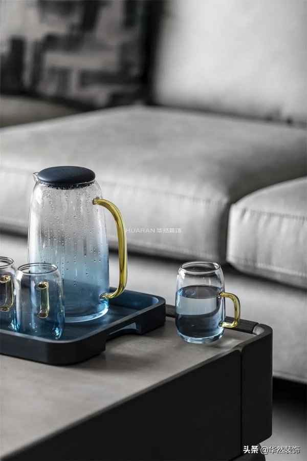 98㎡現代小三居，中間戶型無玄關、暗廚房問題巧妙解決