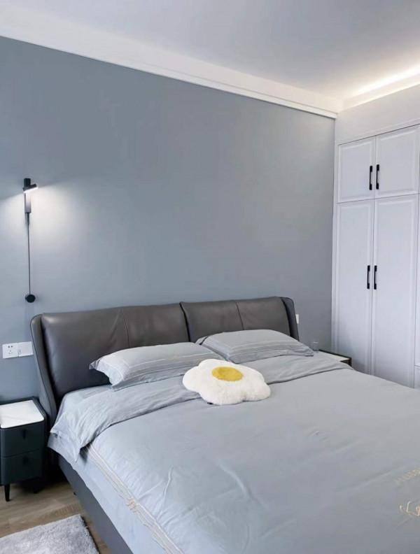 90後夫婦家的名場面，硬裝&OpenCurlyDoubleQuote;簡單化&rdquo;空間翻倍，實在太會佈置了