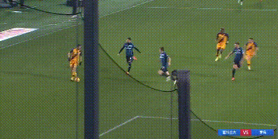 羅馬一人為穆帥拼命！小腿被壓彎也不下場，他一球沒進，卻造3球