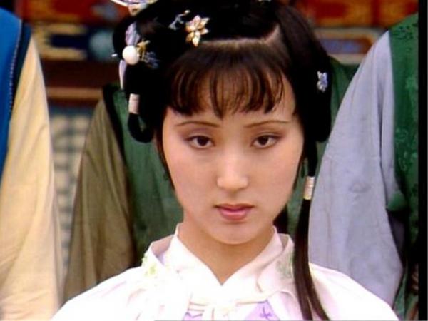 林黛玉進賈府僅僅是謹小慎微嗎？她和王夫人首次對話就鋒芒畢露