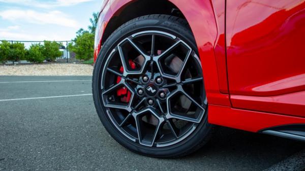 伊蘭特N即將入華，另一款海外昂希諾N值得等嗎？海外試駕KONA N