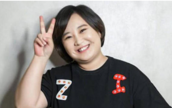 13年前，二人同上春晚，如今賈玲成了老闆，那麼白凱南哪去了？