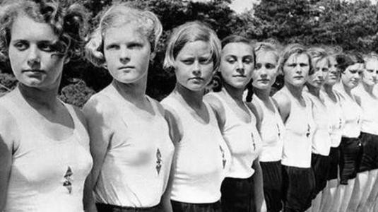 德國戰敗後，50萬女兵為何一夜之間消失，究竟發生了什麼？