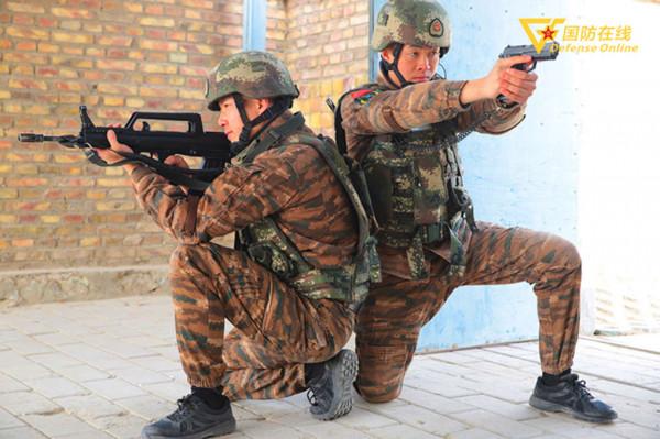 直擊武警某部特戰隊員冬季大練兵現場