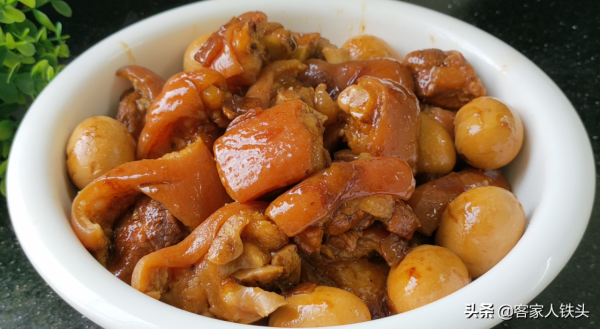 5斤豬腳天冷別白切，教你一個過癮的吃法，香糯好吃，做法很簡單