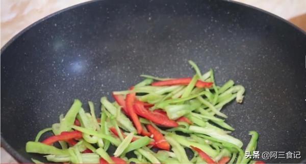 青椒炒蛋好吃有訣竅,很多人第一步就錯了,大廚教你,鮮香又脆爽 青椒炒蛋好吃有訣竅,很多人第一步就錯了,大廚教你,鮮香又脆爽