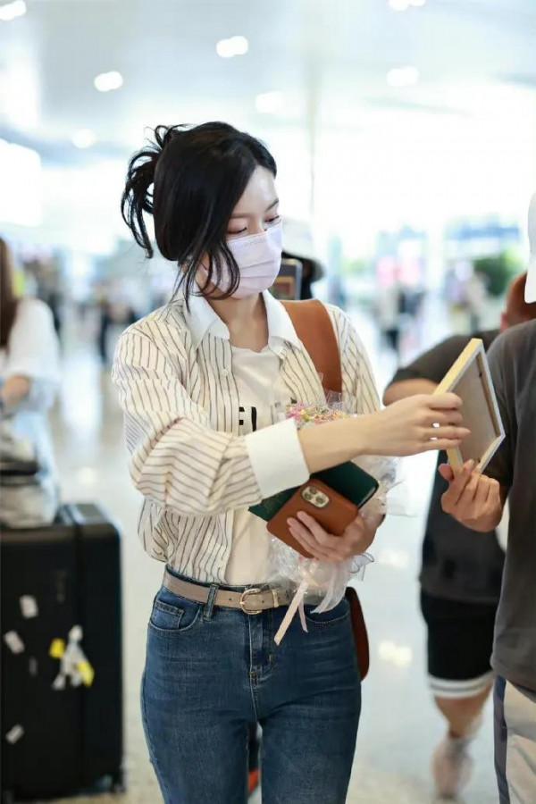 文詠珊近期的機場穿搭