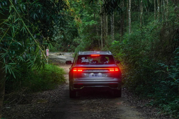 重新“定義”緊湊級，軸距2845mm，三屏聯動，不到14萬可買