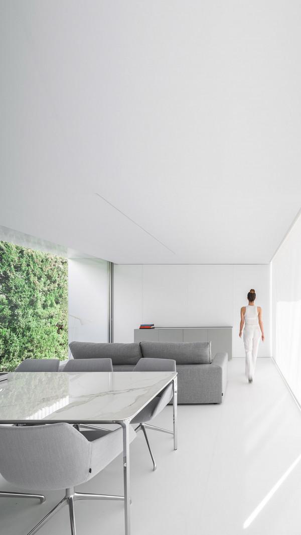 極簡主義創新型住宅:細節精確完美,居住空間冰冷又高階 極簡主義創新型住宅:細節精確完美,居住空間冰冷又高階