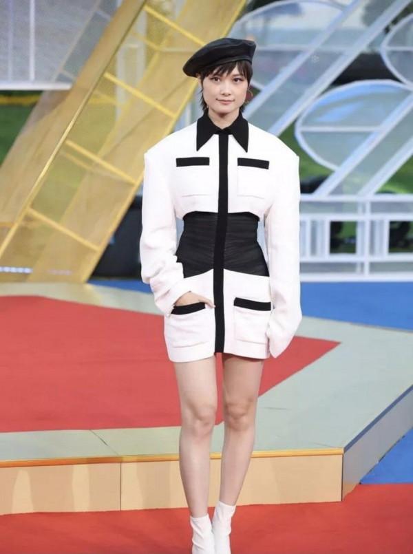 趙露思如此低調!看完了她的機場穿搭,你才會驚呼黑白配真高階 趙露思如此低調!看完了她的機場穿搭,你才會驚呼黑白配真高階